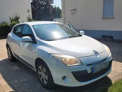 Weiß Gebraucht 2010 Renault Mégane III Limousine | 3.100 €
