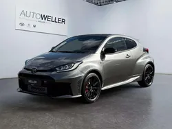 Silber Neu 2025 Toyota Yaris Plus Kleinwagen | 49.990 € (Teuer)