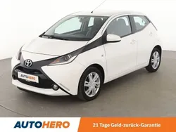 Weiß Gebraucht 2017 Toyota Aygo X-play Kleinwagen | 8.990 € (Etwas zu teuer)