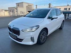 Weiß Gebraucht 2023 BMW 220 Active Tourer Luxury Line Van / Kleinbus | 30.280 € (Fairer Preis)
