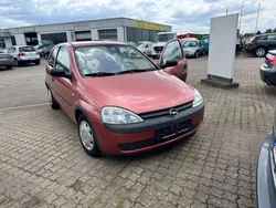 Orange Gebraucht 2001 Opel Corsa Comfort Limousine | 2.350 € (Etwas zu teuer)