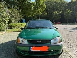 Grün Gebraucht 2001 Ford Fiesta Futura Kleinwagen | 650 € (Guter Preis)