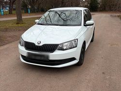 Weiß Gebraucht 2015 Skoda Fabia Cool Edition Limousine | 7.650 € (Fairer Preis)
