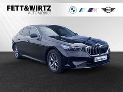 Saphirschwarz metallic Gebraucht 2024 BMW 520 Comfort Edition Limousine | 49.900 € (Guter Preis)