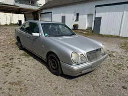 Silber Gebraucht 1998 Mercedes E230 Elegance Limousine | 1.800 €