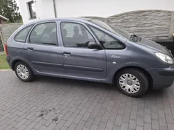 Grau Gebraucht 2006 Citroën Xsara Picasso Van / Kleinbus | 1.200 € (Fairer Preis)