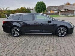 Schwarz metallic Gebraucht 2024 Toyota Corolla Team Kombi | 30.400 € (Teuer)