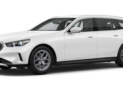 Weiß Gebraucht 2025 BMW 520 Comfort Edition Kombi | 60.624 € (Guter Preis)