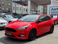 Rot Gebraucht 2018 Ford Focus ST-Line Limousine | 11.900 € (Superpreis)