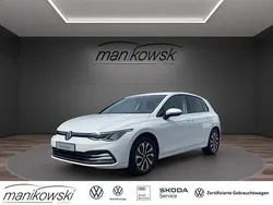 Weiss Gebraucht 2021 VW Golf VIII Active Limousine | 23.907 € (Guter Preis)