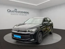 Schwarz Gebraucht 2024 VW Tiguan Life SUV | 34.760 € (Fairer Preis)