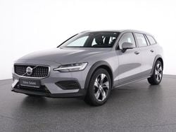 Vapour grey / metallic Gebraucht 2023 Volvo V60 CC Plus Kombi | 33.980 € (Guter Preis)