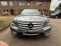Silber Gebraucht 2011 Mercedes C200 Limousine | 17.000 €