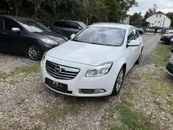 Weiß Gebraucht 2010 Opel Insignia Edition Limousine | 4.599 € (Guter Preis)