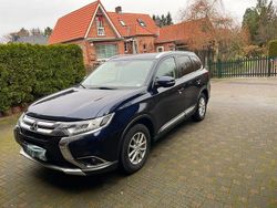Blau Gebraucht 2016 Mitsubishi Outlander SUV | 13.800 € (Fairer Preis)