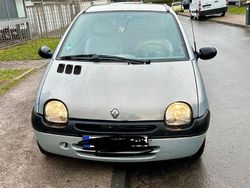 Grau Gebraucht 2002 Renault Twingo Authentique Kleinwagen | 1.800 € (Teuer)