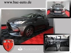 Grau Gebraucht 2021 Toyota Yaris Hybrid Club Limousine | 17.750 € (Guter Preis)