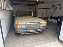 Gelb Gebraucht 1981 Mercedes E230 Limousine | 4.600 €