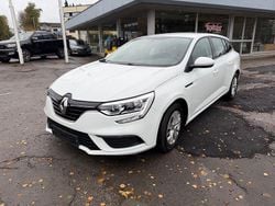 Weiß Gebraucht 2018 Renault Mégane IV Life Limousine | 10.490 € (Fairer Preis)