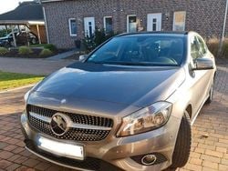 Grau Gebraucht 2014 Mercedes A180 Urban Limousine | 10.999 € (Superpreis)