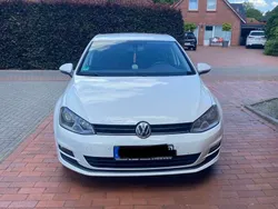 Weiß Gebraucht 2013 VW Golf VII Life Limousine | 9.500 € (Etwas zu teuer)