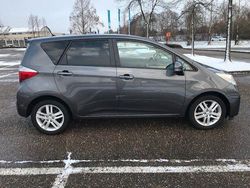 Grau Gebraucht 2011 Toyota Verso-S Van / Kleinbus | 5.000 € (Fairer Preis)