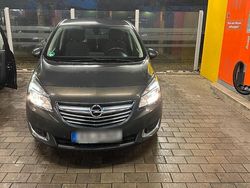 Grau Gebraucht 2015 Opel Meriva Van / Kleinbus | 8.499 € (Teuer)