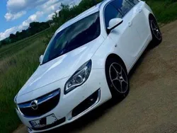 Weiß Gebraucht 2016 Opel Insignia Kombi | 7.450 € (Fairer Preis)