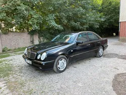 Schwarz Gebraucht 1999 Mercedes E200 Limousine | 2.900 € (Fairer Preis)