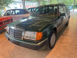Grün Gebraucht 1990 Mercedes 200 Kombi | 13.900 €