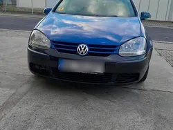 Blau Gebraucht 2005 VW Golf V Kleinwagen | 1.600 € (Fairer Preis)