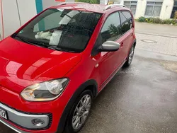Rot Gebraucht 2016 VW cross up! Kleinwagen | 9.800 € (Guter Preis)