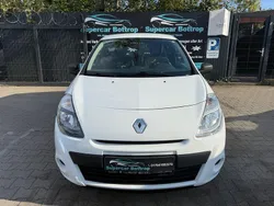 Weiß Gebraucht 2011 Renault Clio III Kleinwagen | 3.999 € (Etwas zu teuer)