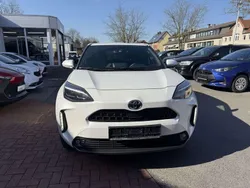 Platinumweiß perleffekt Gebraucht 2022 Toyota Yaris Cross Team SUV | 23.900 € (Fairer Preis)
