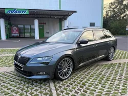 Grau Gebraucht 2018 Skoda Superb SportLine Kombi | 27.990 €