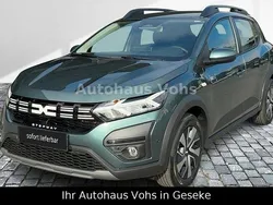 Grün Neu 2025 Dacia Sandero Expression Kleinwagen | 19.470 € (Etwas zu teuer)