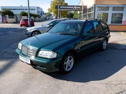Grün Gebraucht 1999 Mercedes C180 Classic Kombi | 5.900 €