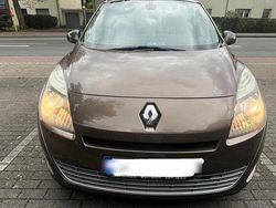 Braun Gebraucht 2009 Renault Scénic III Van / Kleinbus | 3.200 €