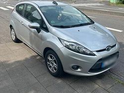 Silber Gebraucht 2010 Ford Fiesta Kleinwagen | 3.450 €