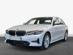 Weiß Gebraucht 2020 BMW 330e Sport Line Limousine | 30.970 € (Fairer Preis)