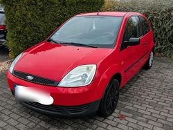 Rot Gebraucht 2003 Ford Fiesta Kleinwagen | 1.000 €