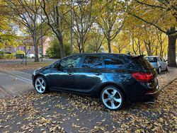 Schwarz Gebraucht 2013 Opel Astra Kombi | 6.100 €