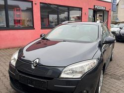 Grau Gebraucht 2009 Renault Mégane III Dynamique Limousine | 3.599 € (Etwas zu teuer)