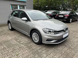 Tungsten silver metallic Gebraucht 2017 VW Golf VII Trendline Kleinwagen | 12.950 € (Fairer Preis)