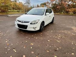 Weiß Gebraucht 2009 Hyundai i30 Kleinwagen | 2.850 €