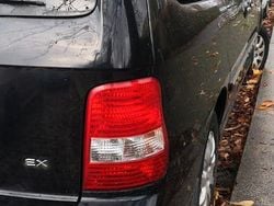 Schwarz Gebraucht 2004 Kia Carnival Van / Kleinbus | 1.969 € (Superpreis)