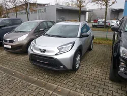 Silver grau Gebraucht 2024 Toyota Aygo Active Kleinwagen | 16.490 € (Fairer Preis)