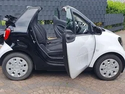 Weiß Gebraucht 2019 Smart ForTwo Cabrio Basis Cabrio | 11.555 € (Guter Preis)