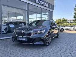 Grau Gebraucht 2024 BMW 520 Performance Limousine | 53.400 € (Fairer Preis)
