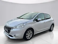 Weiß Gebraucht 2014 Peugeot 208 Active Kleinwagen | 10.490 € (Teuer)